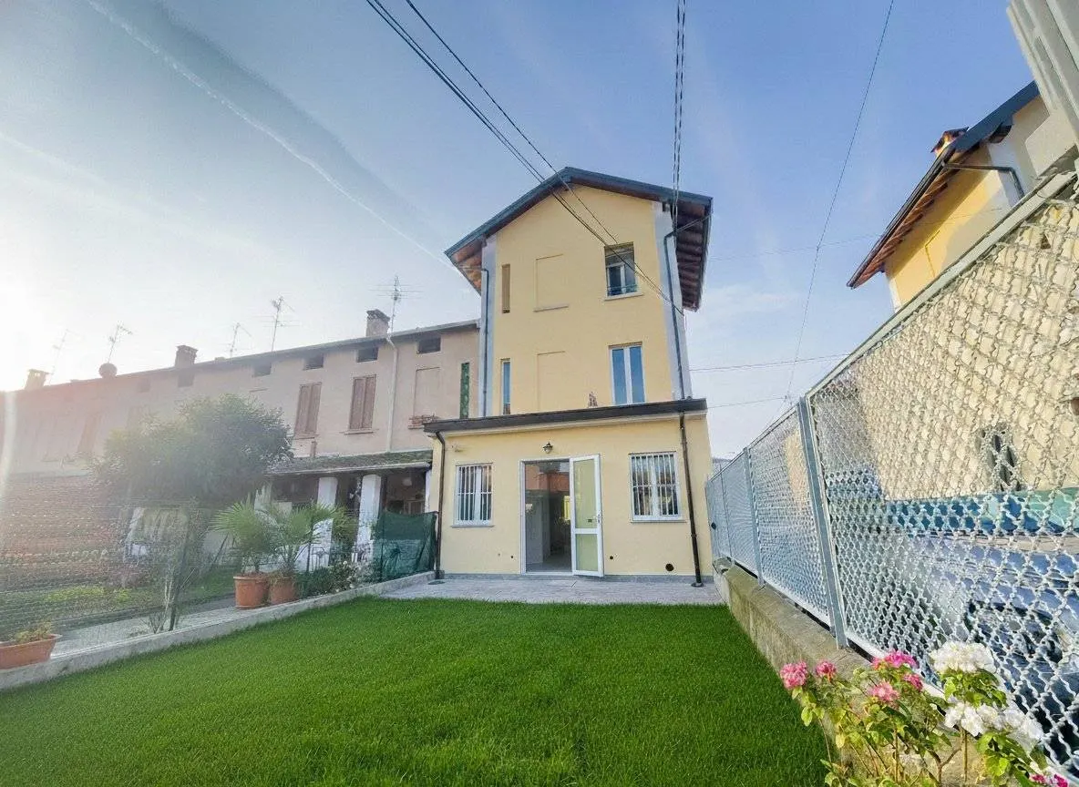 Casa Indipendente in Via Monsignor Ambrogio Portaluppi, 50, Treviglio